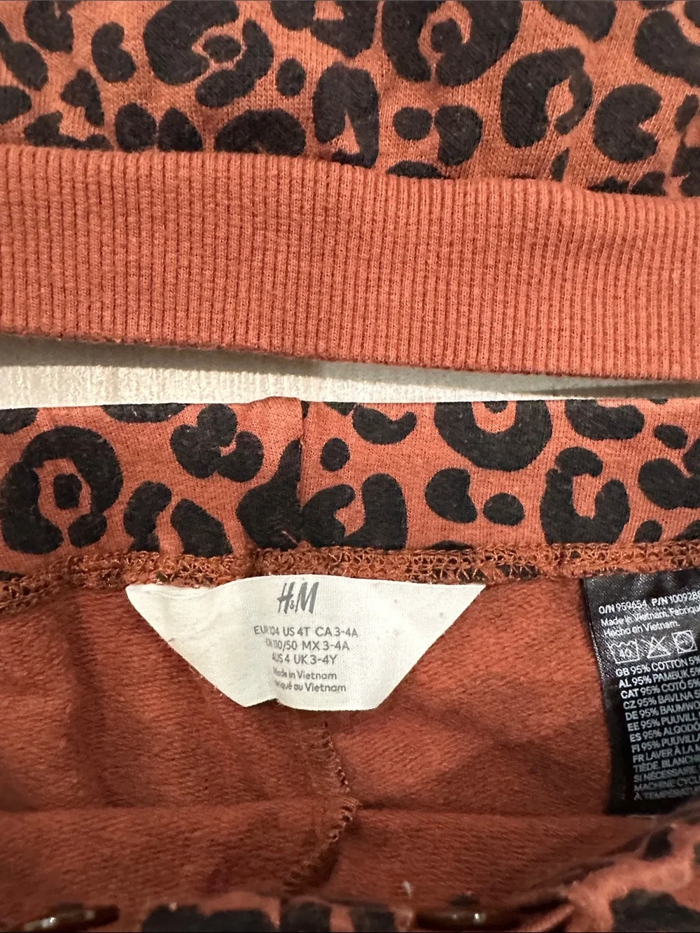 H&M 4T Leopard Print Leggings and Sweatshirt Matc Set with Gray Heart Leggings